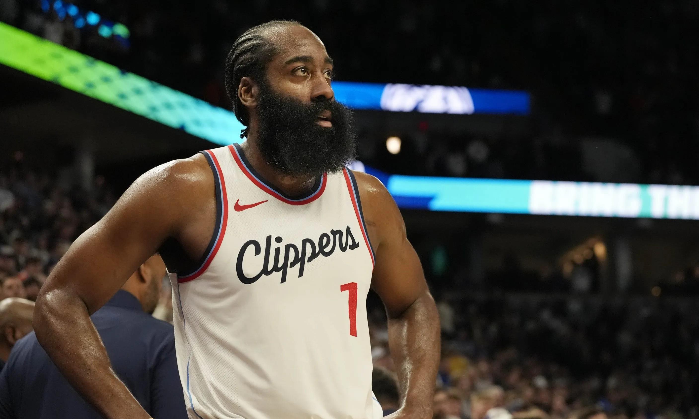 开元官方 -哈登回归赛场，高光表现首场状态亮眼，湖人观众沸腾！的简单介绍