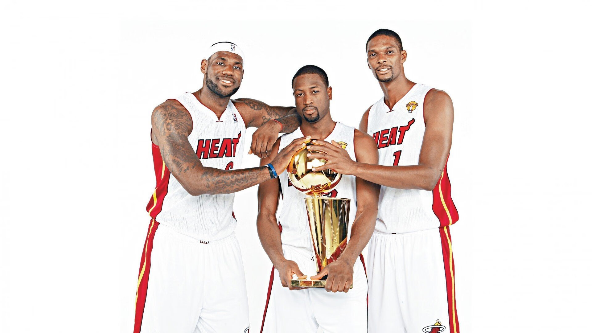 MAD教练压力巨大！，詹姆斯遭遇二十持续失利比赛高潮迭起